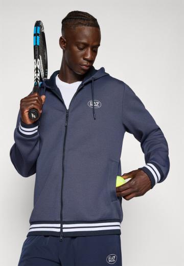 Спортивная кофта