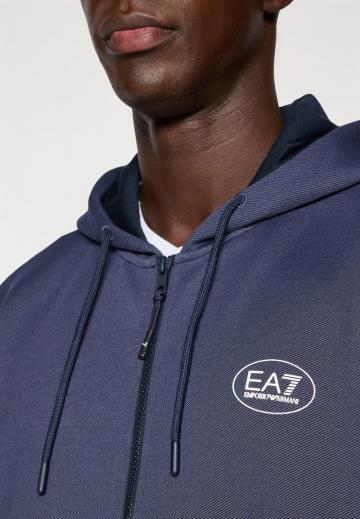 Спортивная кофта