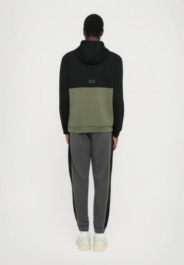 Спортивная кофта