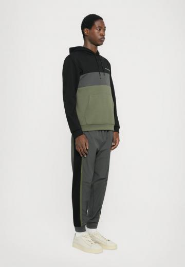 Спортивная кофта