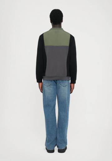 Спортивная кофта