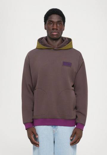 Спортивная толстовка