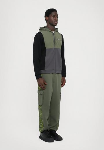 Спортивная кофта