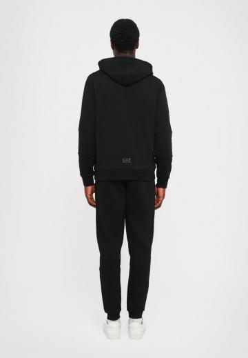 Спортивная кофта