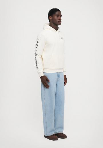 Спортивная кофта