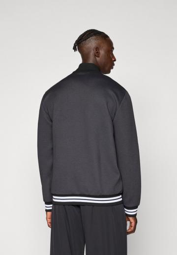 Спортивная кофта