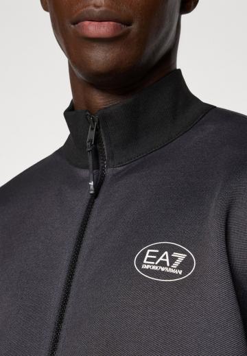 Спортивная кофта