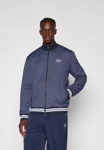 Спортивная кофта