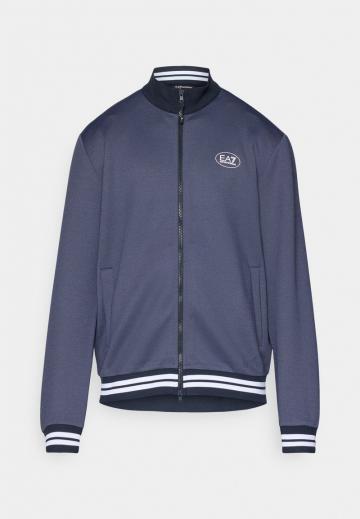 Спортивная кофта