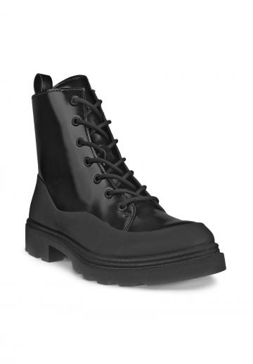 Ботинки на шнуровке