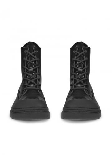 Ботинки на шнуровке