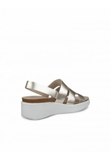 Босоножки на танкетке