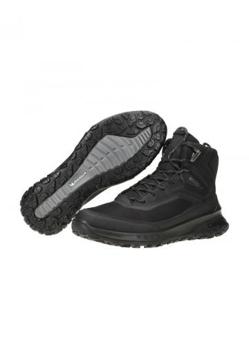 Походные кроссовки