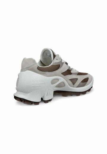 Походные кроссовки