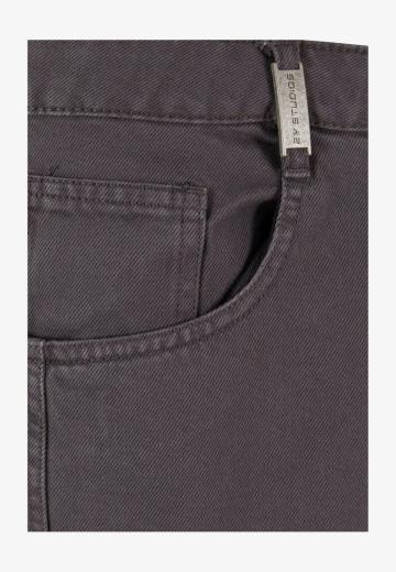 Брюки с накладными карманами