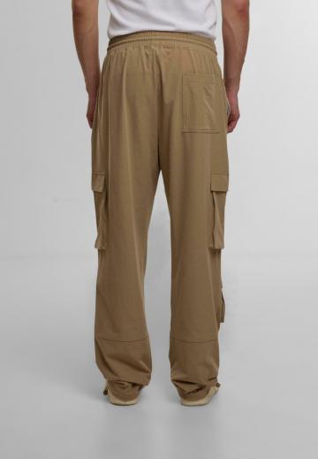 Брюки с накладными карманами