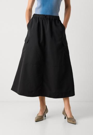 Юбка с накладными карманами