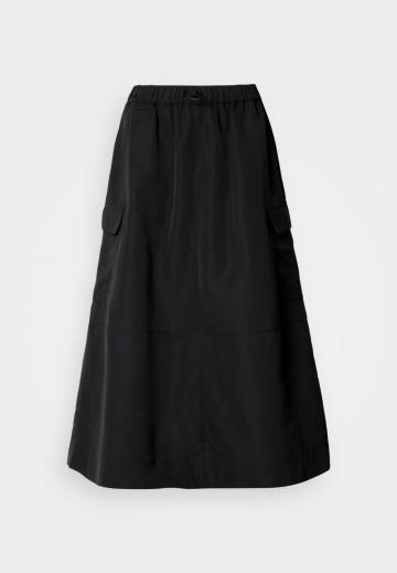 Юбка с накладными карманами