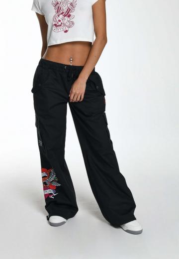 Брюки с накладными карманами