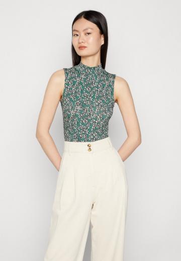 Клешеные джинсы