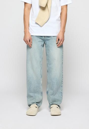 Свободные джинсы