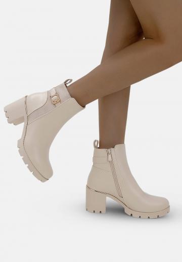 Полусапожки на высоком каблуке