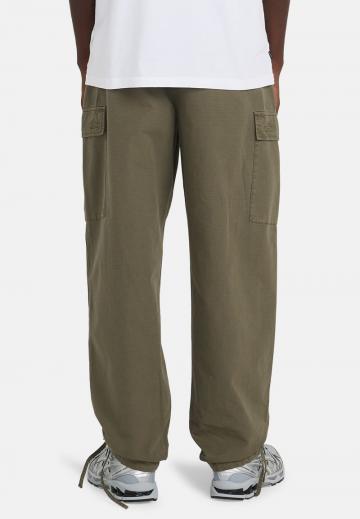 Брюки с накладными карманами