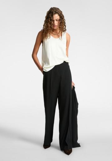 Блузка без рукавов