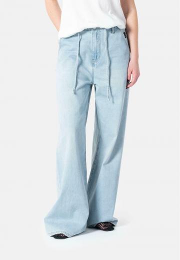 Клешеные джинсы