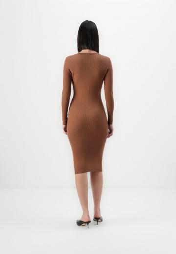 Вязаное платье