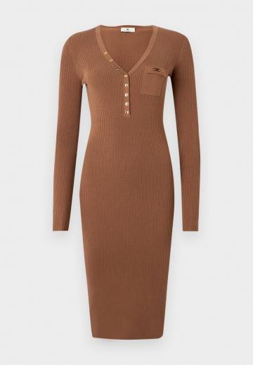 Вязаное платье