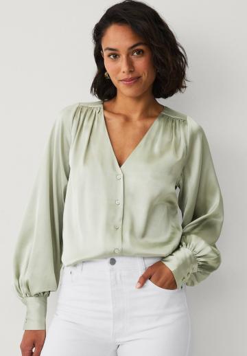 Атласная блузка