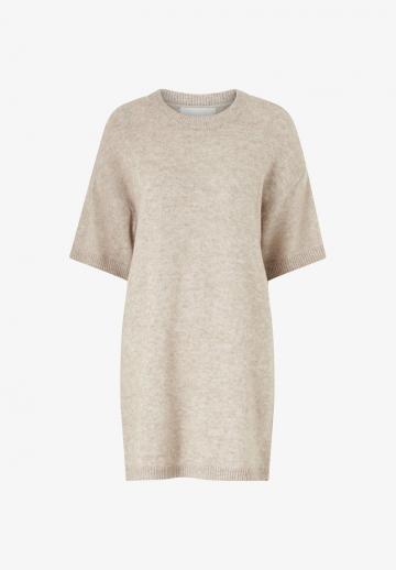 Вязаное платье