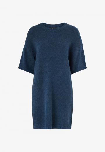 Вязаное платье