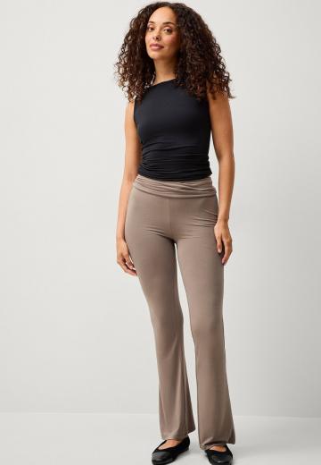 Блузка без рукавов