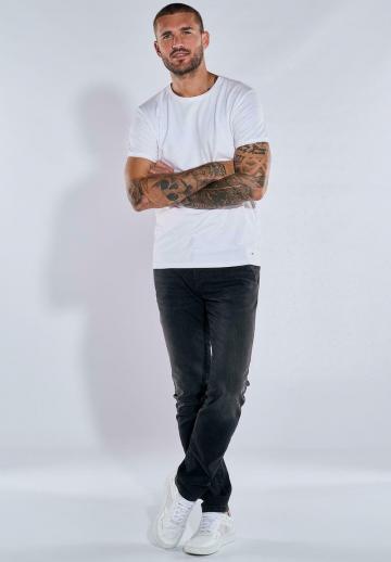 Узкие джинсы