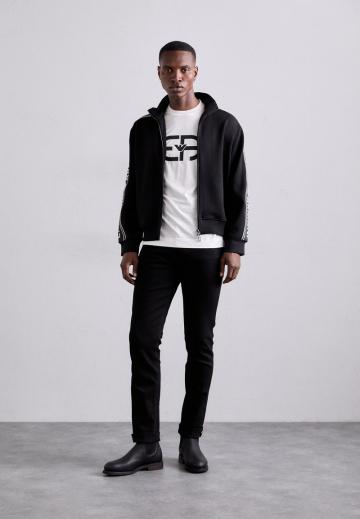 Узкие джинсы