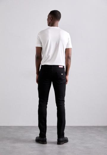 Узкие джинсы