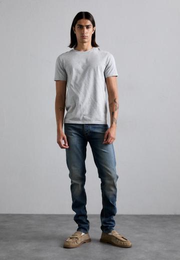 Узкие джинсы