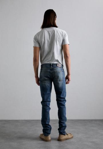 Узкие джинсы