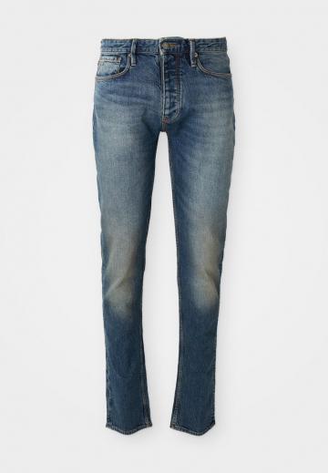 Узкие джинсы