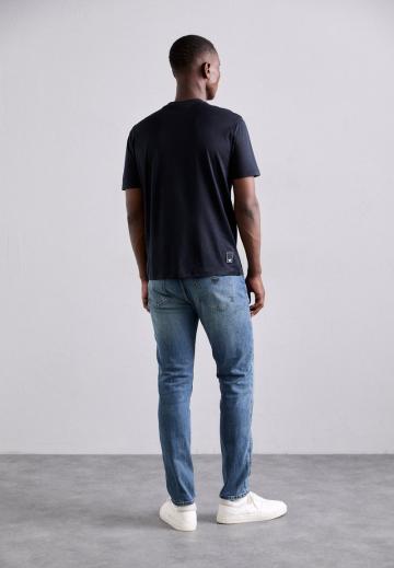 Узкие джинсы