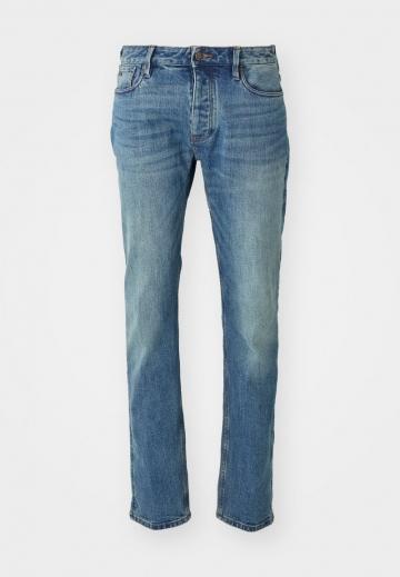 Узкие джинсы