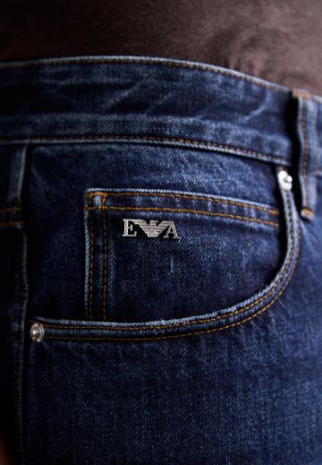 Прямые джинсы