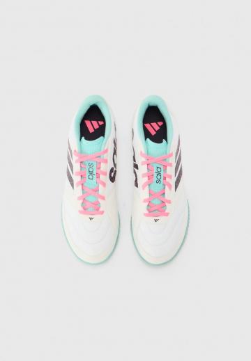 Футбольные бутсы