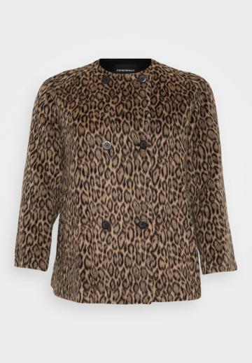 Короткое пальто