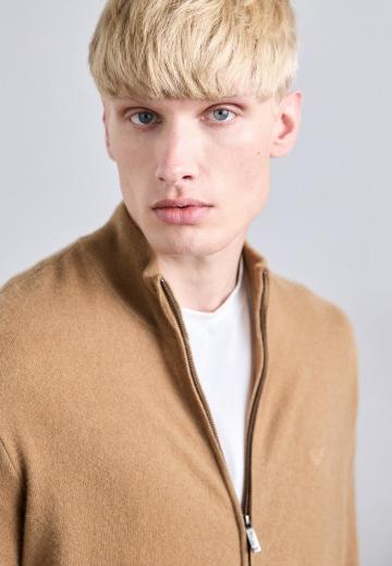 Вязаная кофта