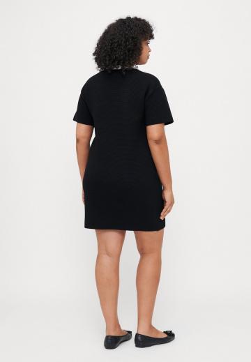 Вязаное платье