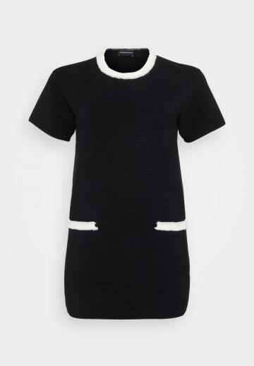 Вязаное платье