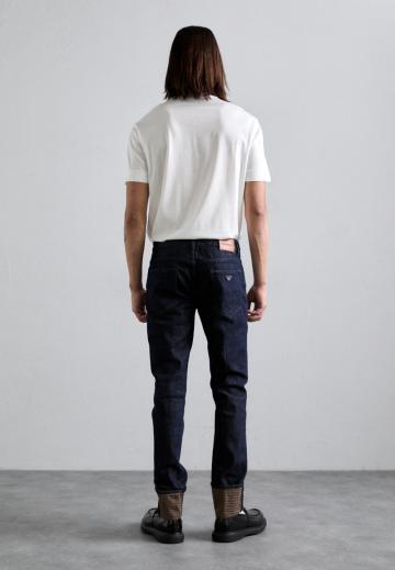 Узкие джинсы